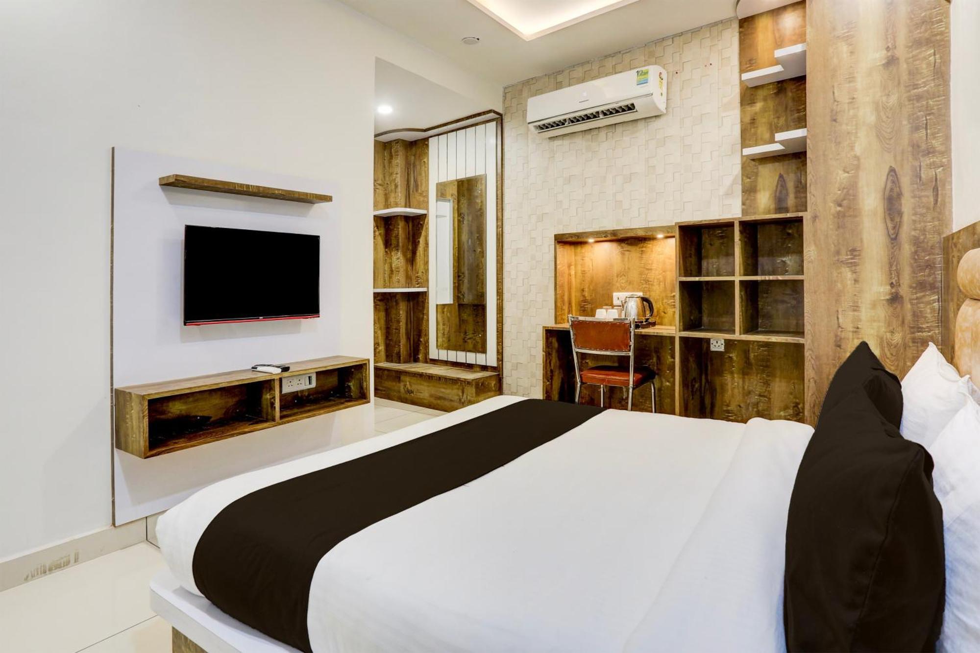Super Townhouse Model Town Rohtak Formerly Hotel Tathastu 外观 照片